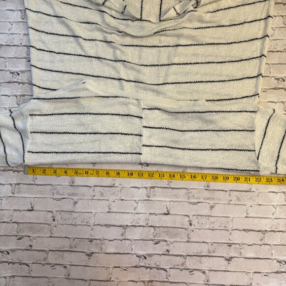 Cato White & Black Striped Lightweight V-Neck Short Sleeve Women's Top Size M - Picture 11 of 12